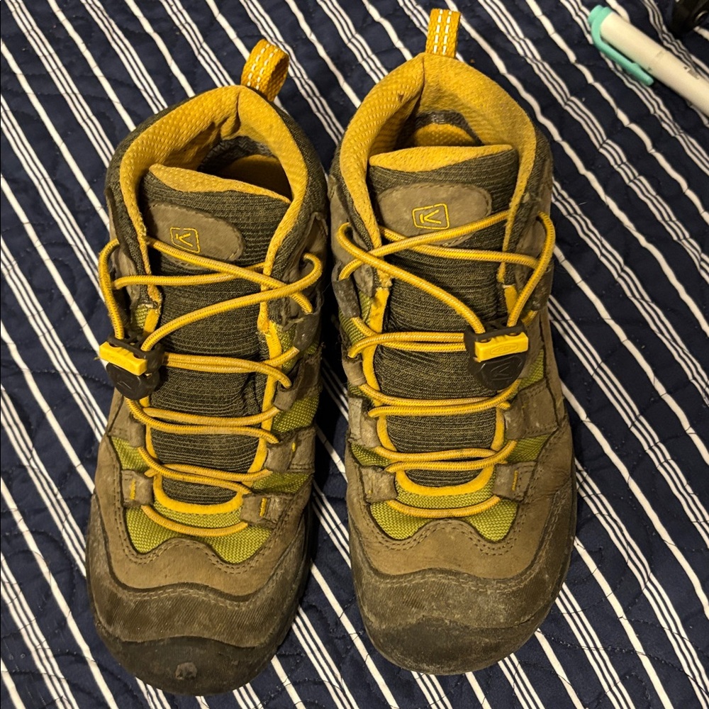 Kids Keen Outdoor Adventure waterproof Boots - Yellow and Brown
